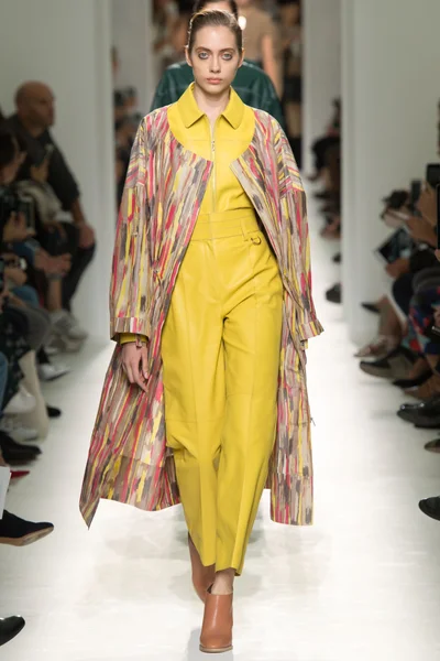 Look 14